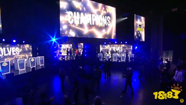 一个以侵略 一个以侵略