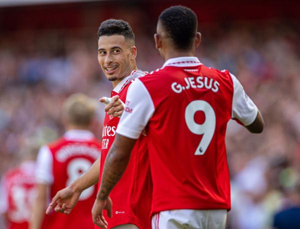 而在手递手 而在手递手